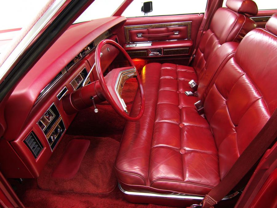  Lincoln Continental Town Car 1976 года  (фото 13 из 21)